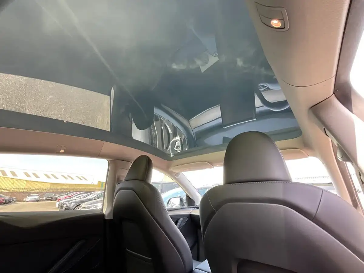 2022-tesla-model-y-e-long-range-big-38