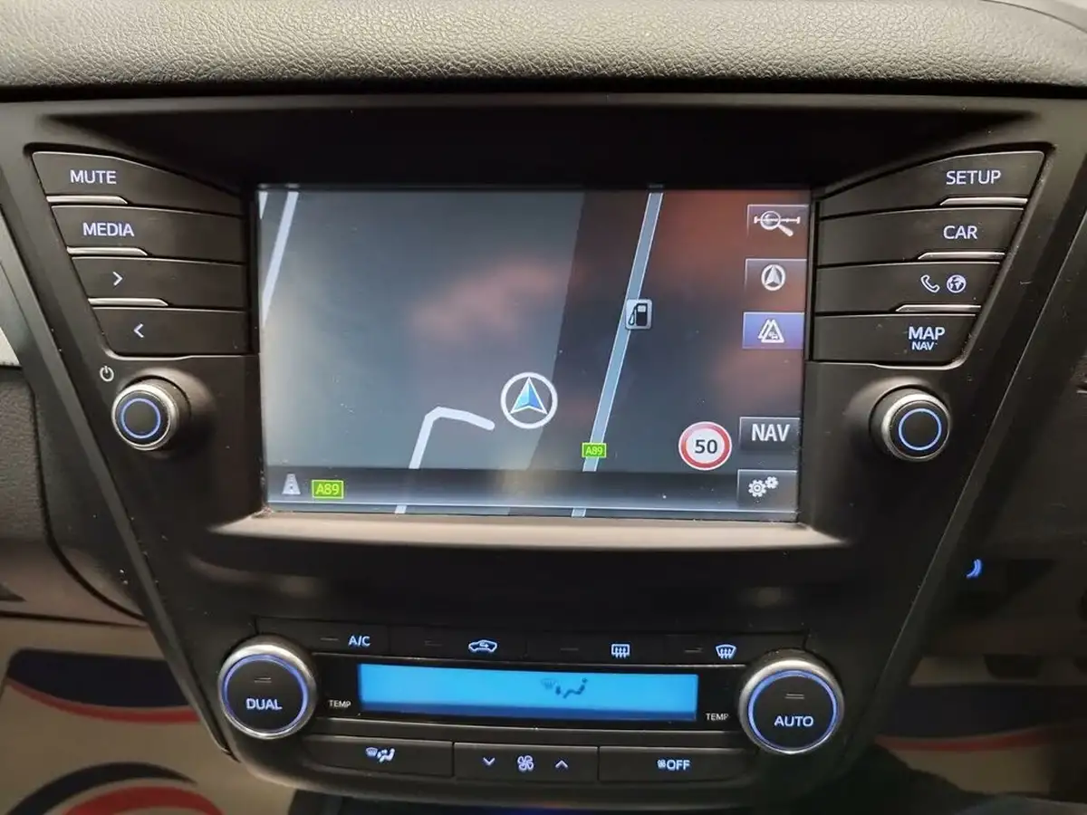 2015-toyota-avensis-16d-4d-business-edition-touring-sports-5d-big-15