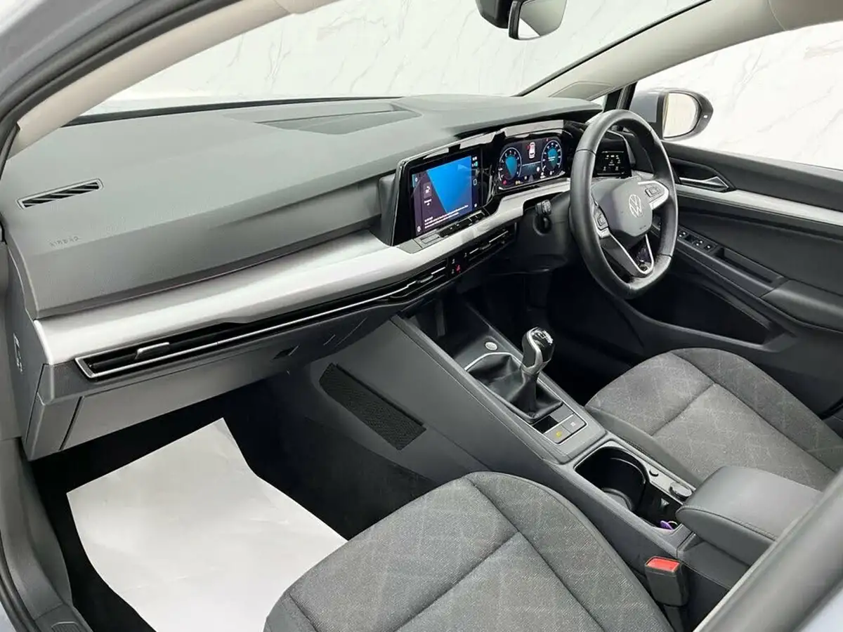 2024-volkswagen-golf-10-tsi-life-hatchback-big-21
