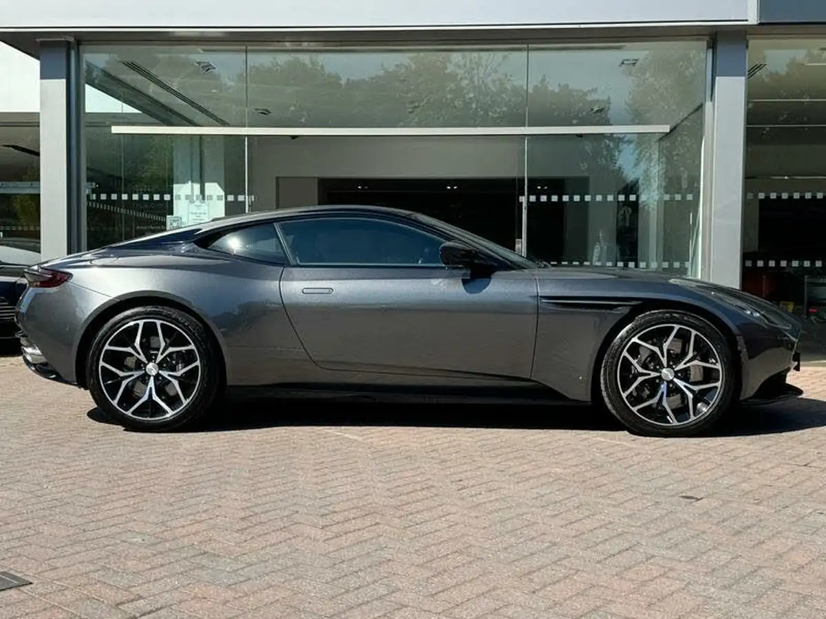 2021-aston-martin-db11-40-v8-528bhp-big-27