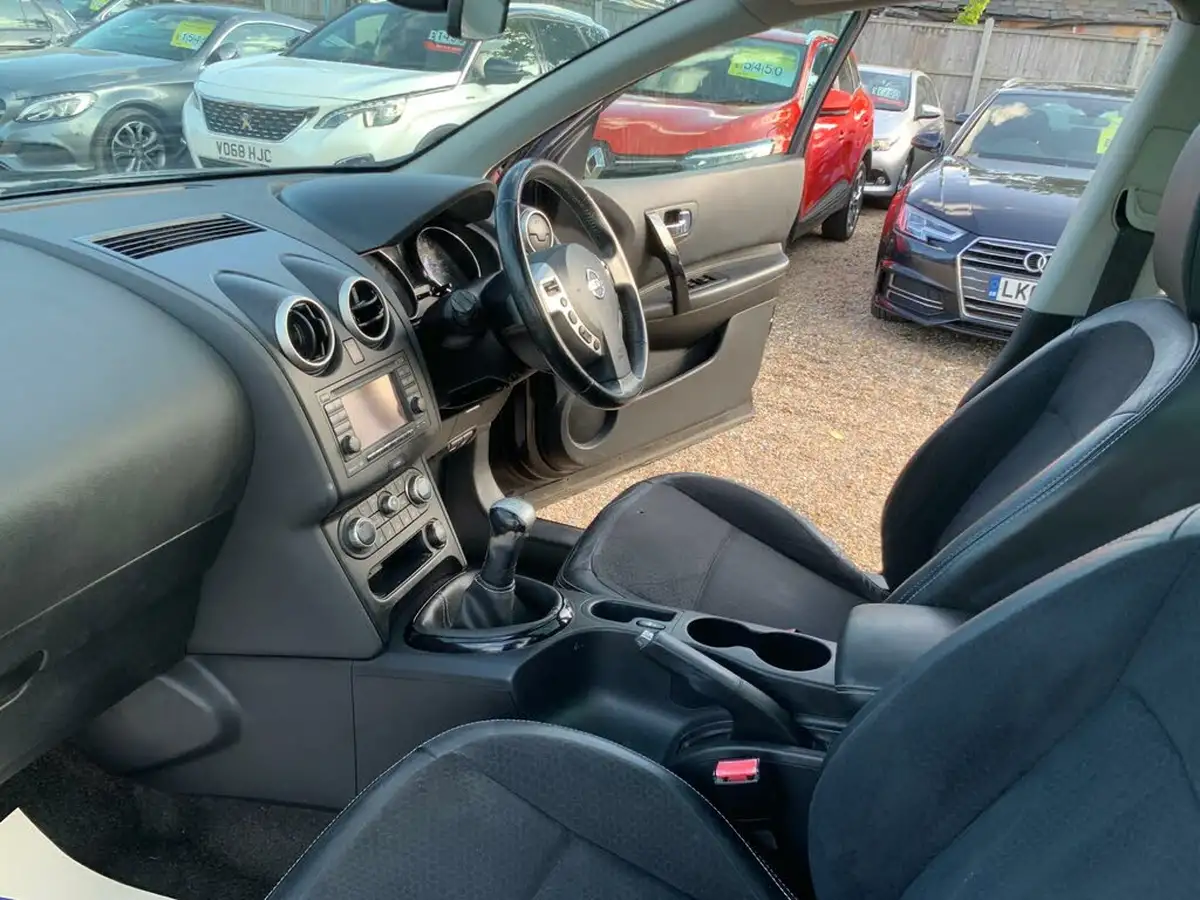 2013-nissan-qashqai-16-360-big-24
