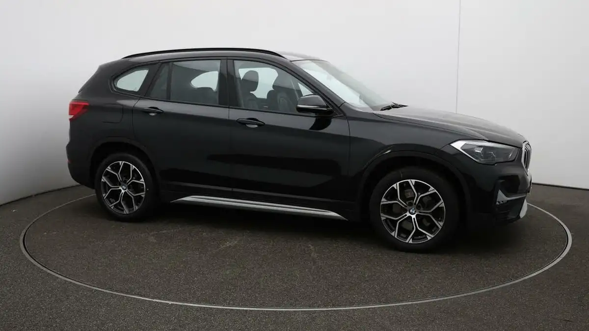 2021-bmw-x1-20-sdrive20i-xline-big-38