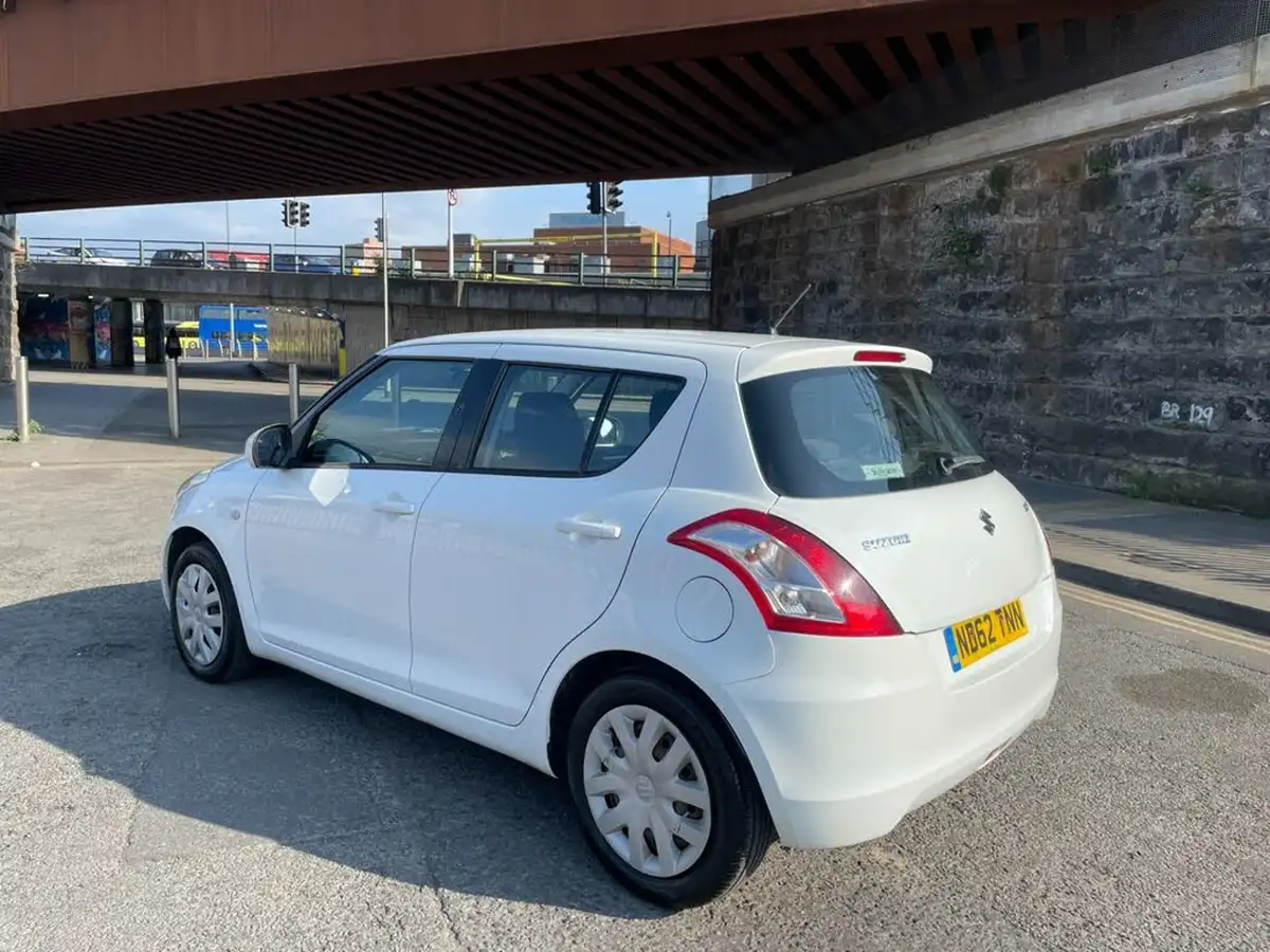 2012-suzuki-swift-12-sz2-5d-big-6