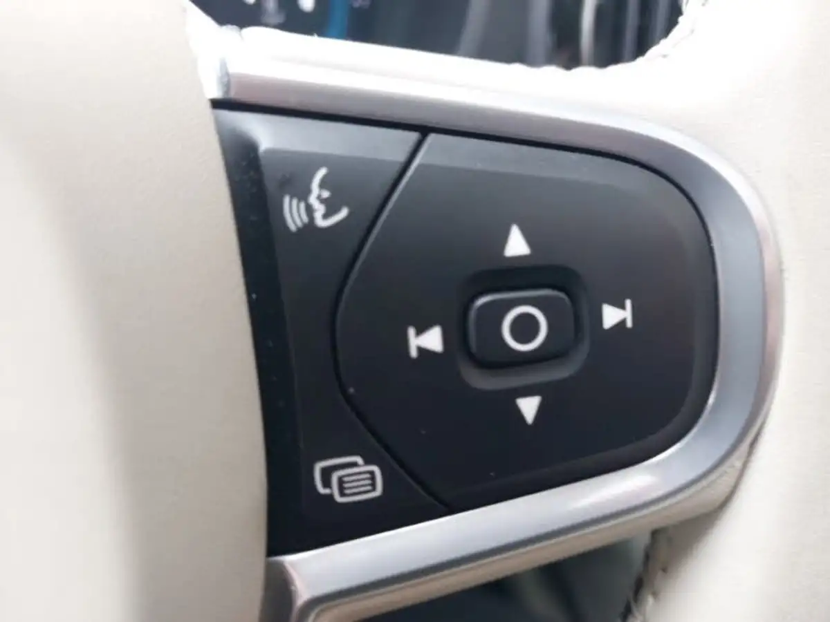 2021-volvo-xc60-20td-b4-momentum-awd-big-12