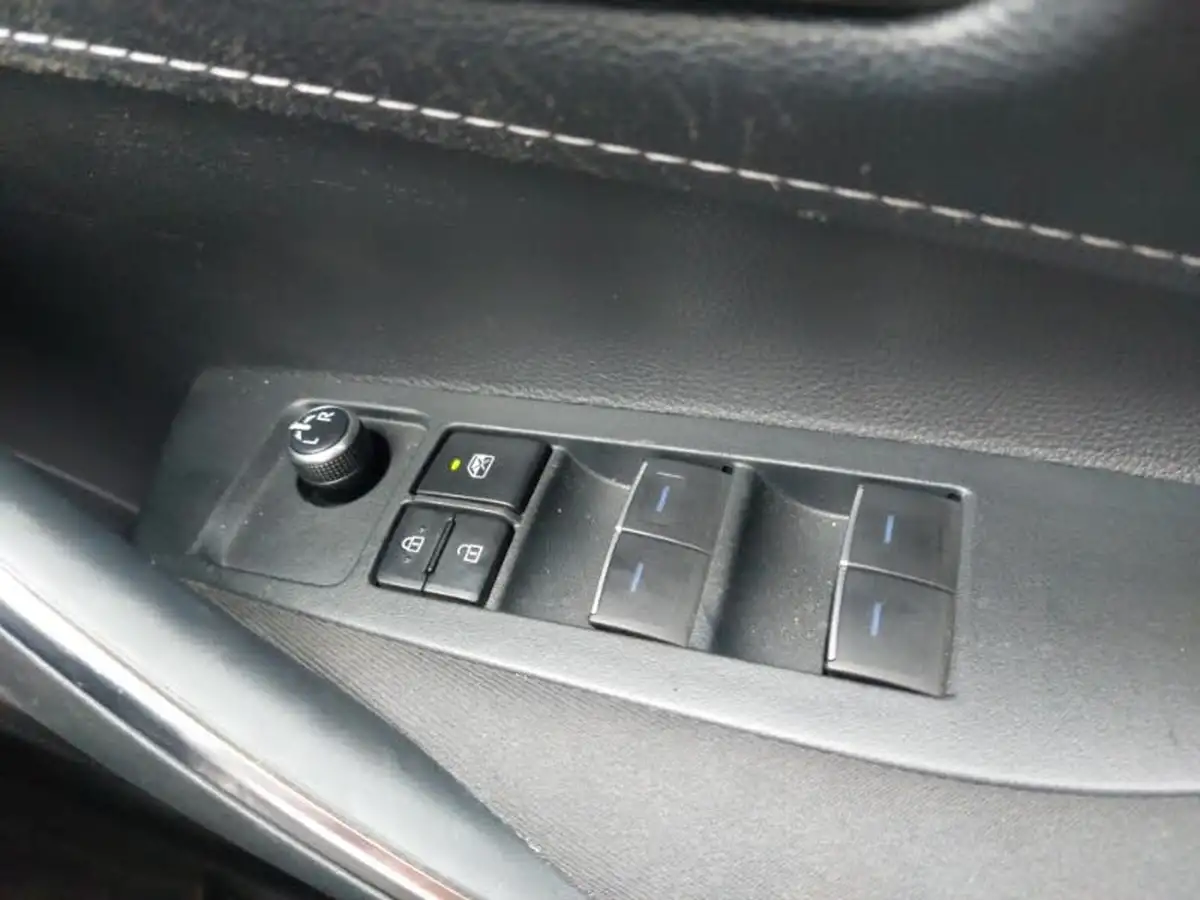 2022-toyota-corolla-18-vvt-i-icon-120bhp-spare-wheel-touring-sports-5d-big-17