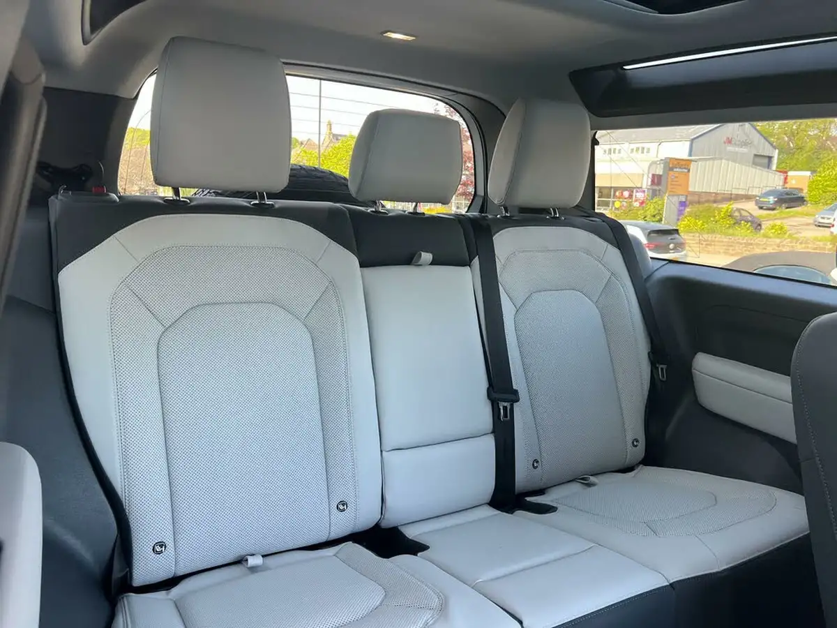 2025-land-rover-90-defender-30-d350-x-dynamic-se-big-18