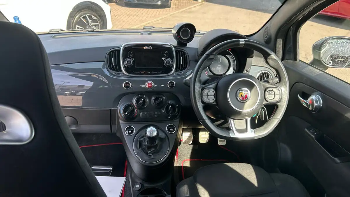 2019-abarth-595-14-tjet-big-3