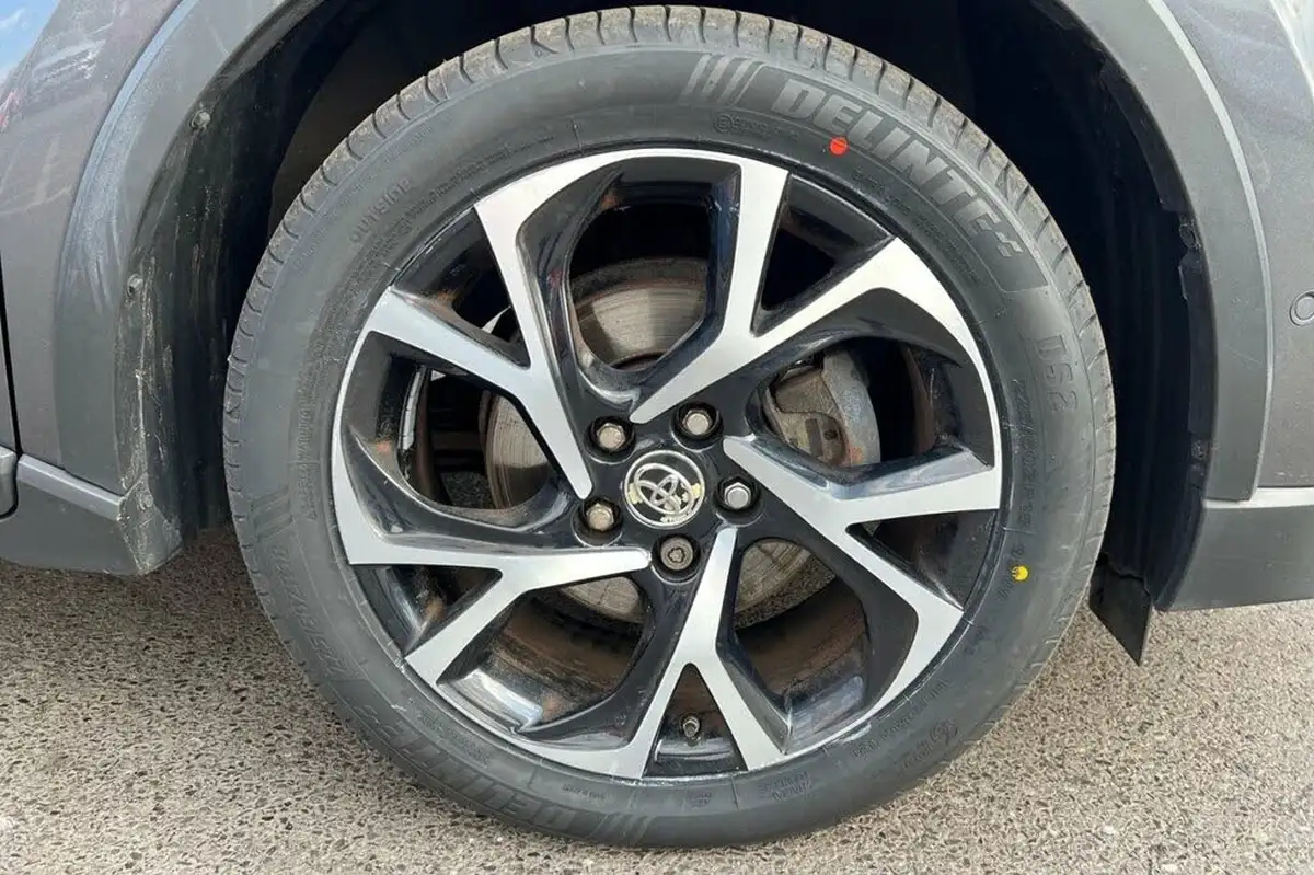 2017-toyota-c-hr-12-dynamic-big-40