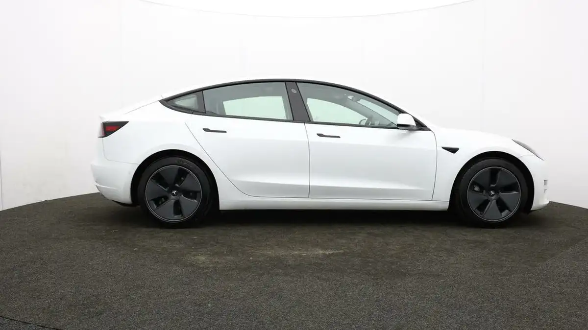 2020-tesla-model-3-e-long-range-big-39