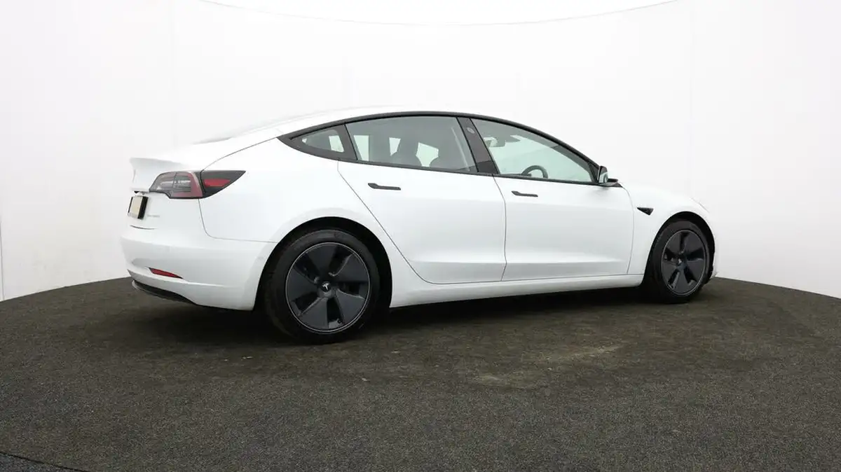 2020-tesla-model-3-e-long-range-big-35