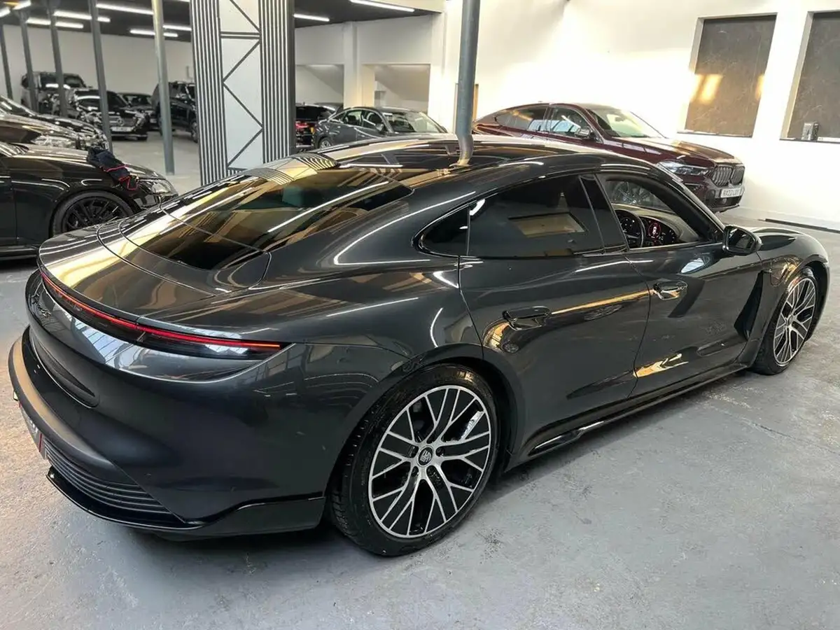 2020-porsche-taycan-e-4s-571ps-performance-battery-plus-big-12