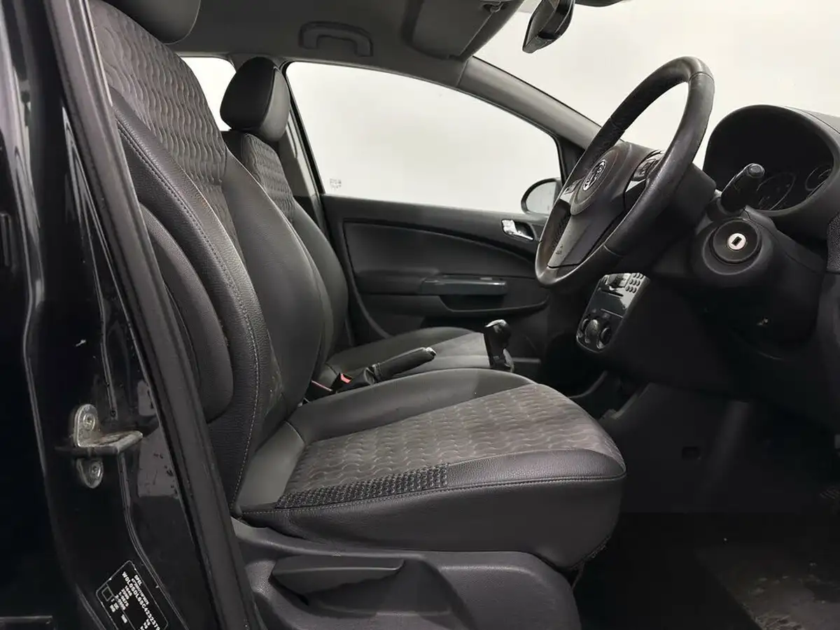 2012-vauxhall-corsa-14-se-5d-big-24