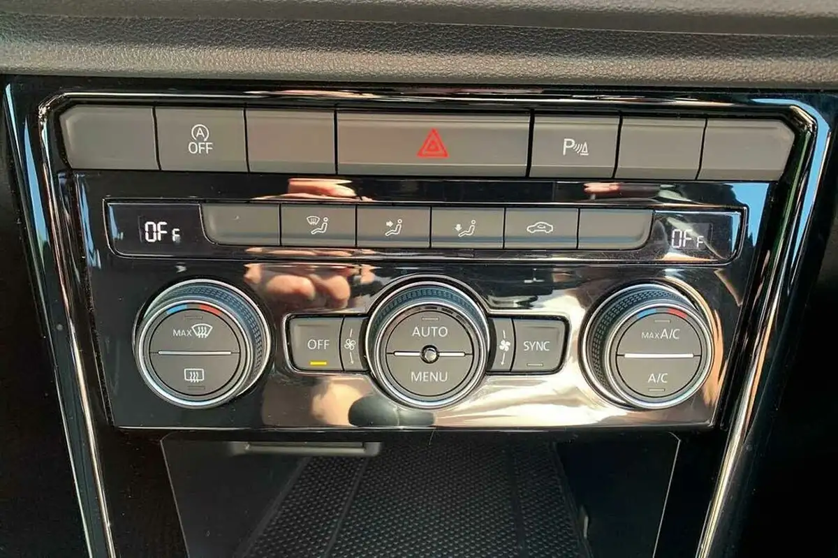 2021-volkswagen-t-roc-15-tsi-black-edition-big-24