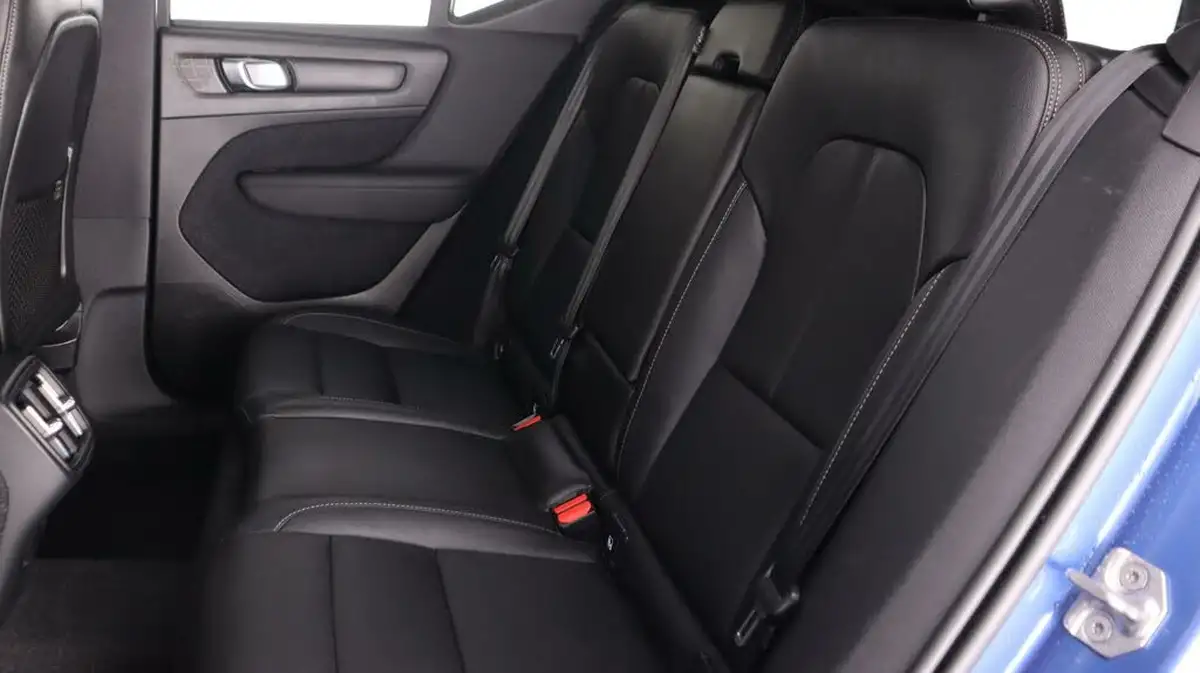 2020-volvo-xc40-20-b5-r-design-pro-big-15