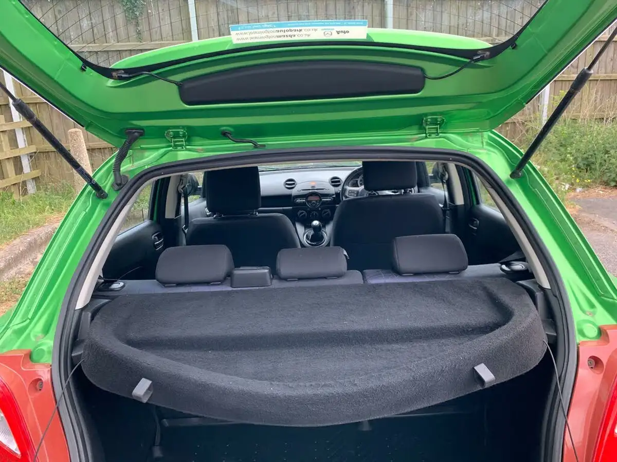 2012-mazda-mazda2-13-tamura-5d-big-32