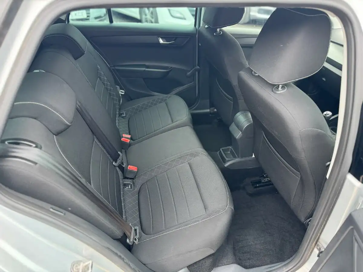 2015-skoda-fabia-12-tsi-se-l-109ps-estate-big-8