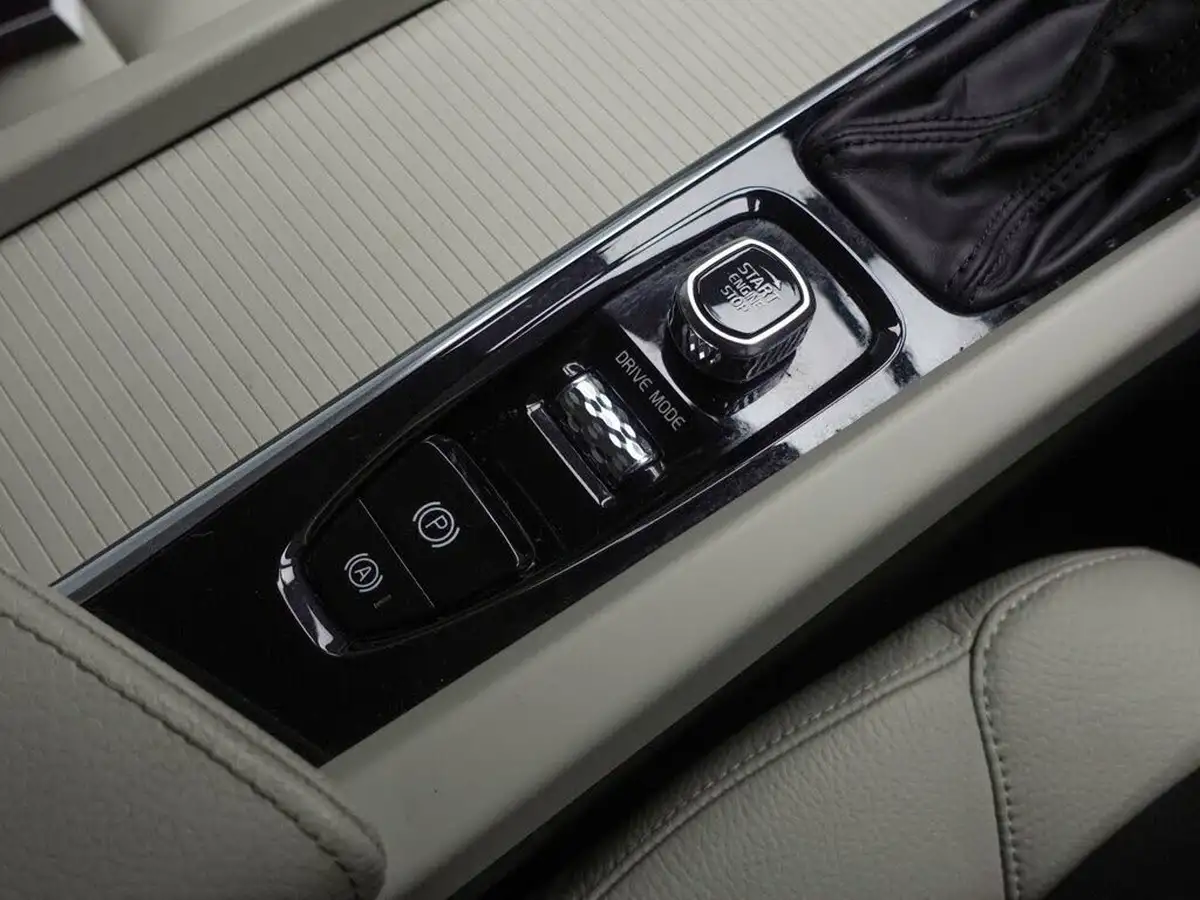 2019-volvo-xc60-20-t5-momentum-awd-big-27
