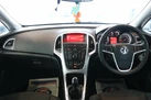 2013-vauxhall-astra-20td-sri-ss-estate-small-2