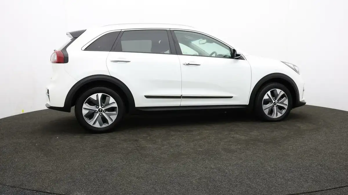 2020-kia-e-niro-ev-first-edition-big-35