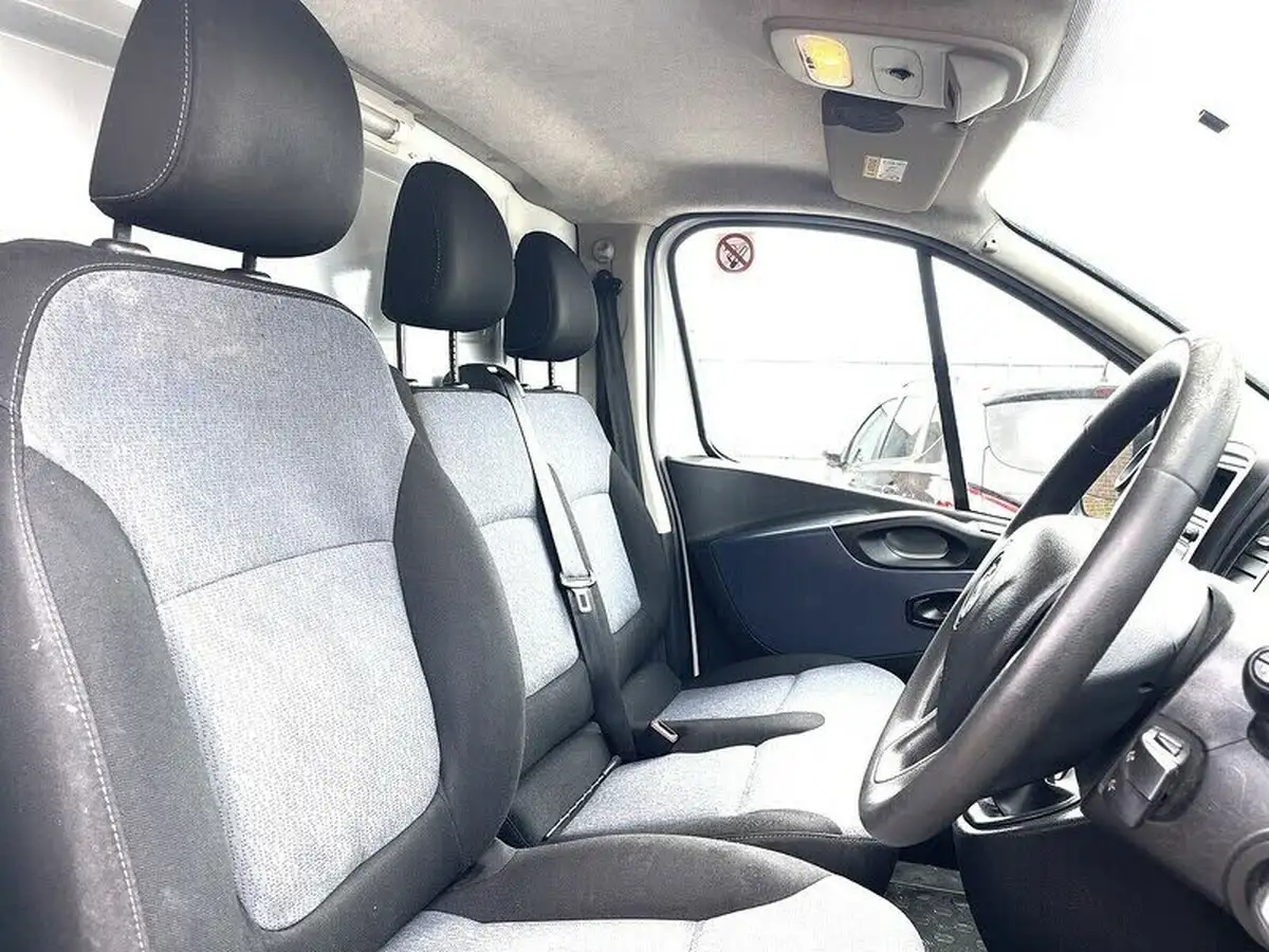 2017-vauxhall-vivaro-16cdti-2900-l1h1-95pseu6-ss-ecoflex-panel-van-big-26