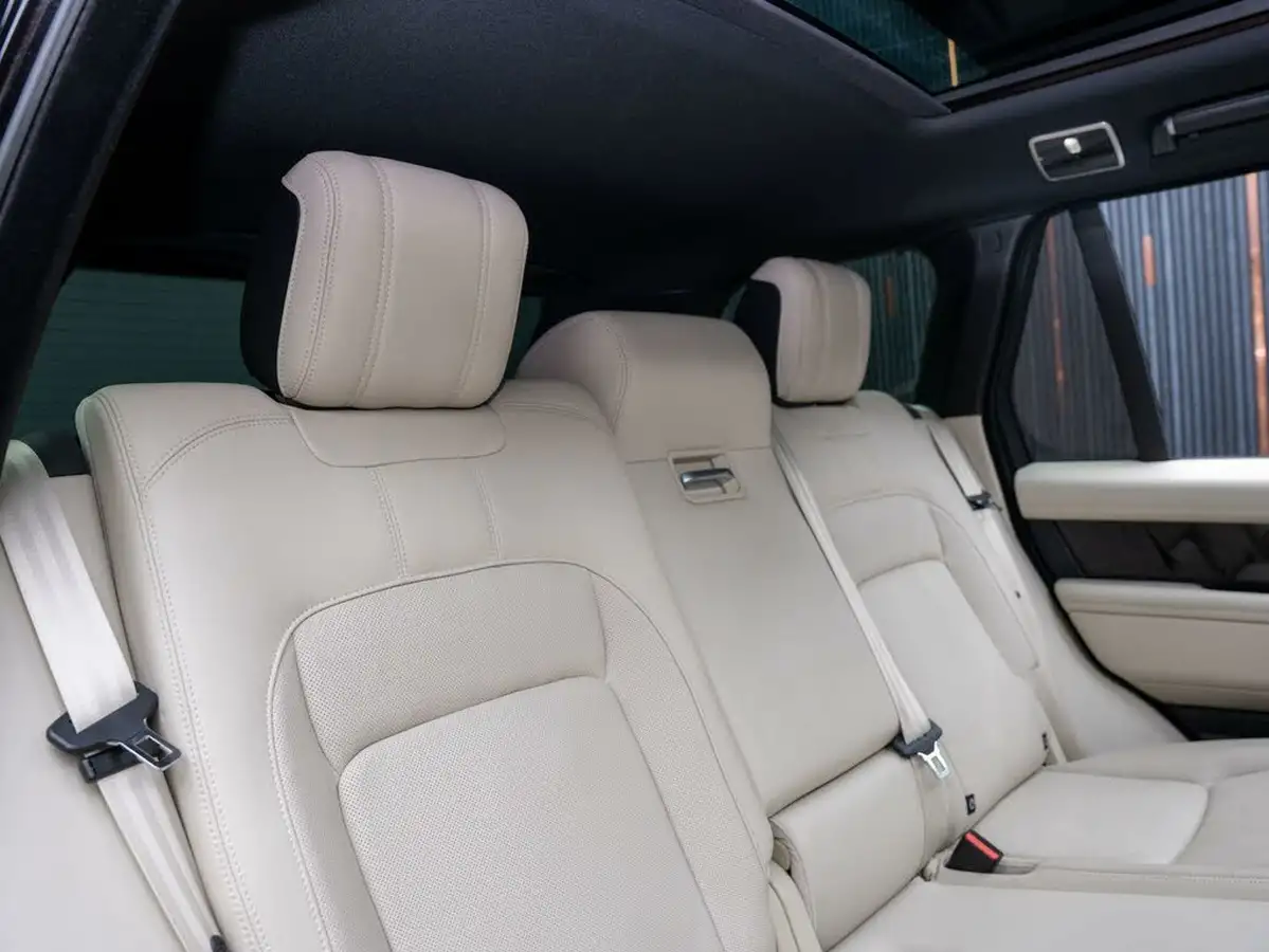 2021-land-rover-range-rover-30-p400-vogue-se-big-23