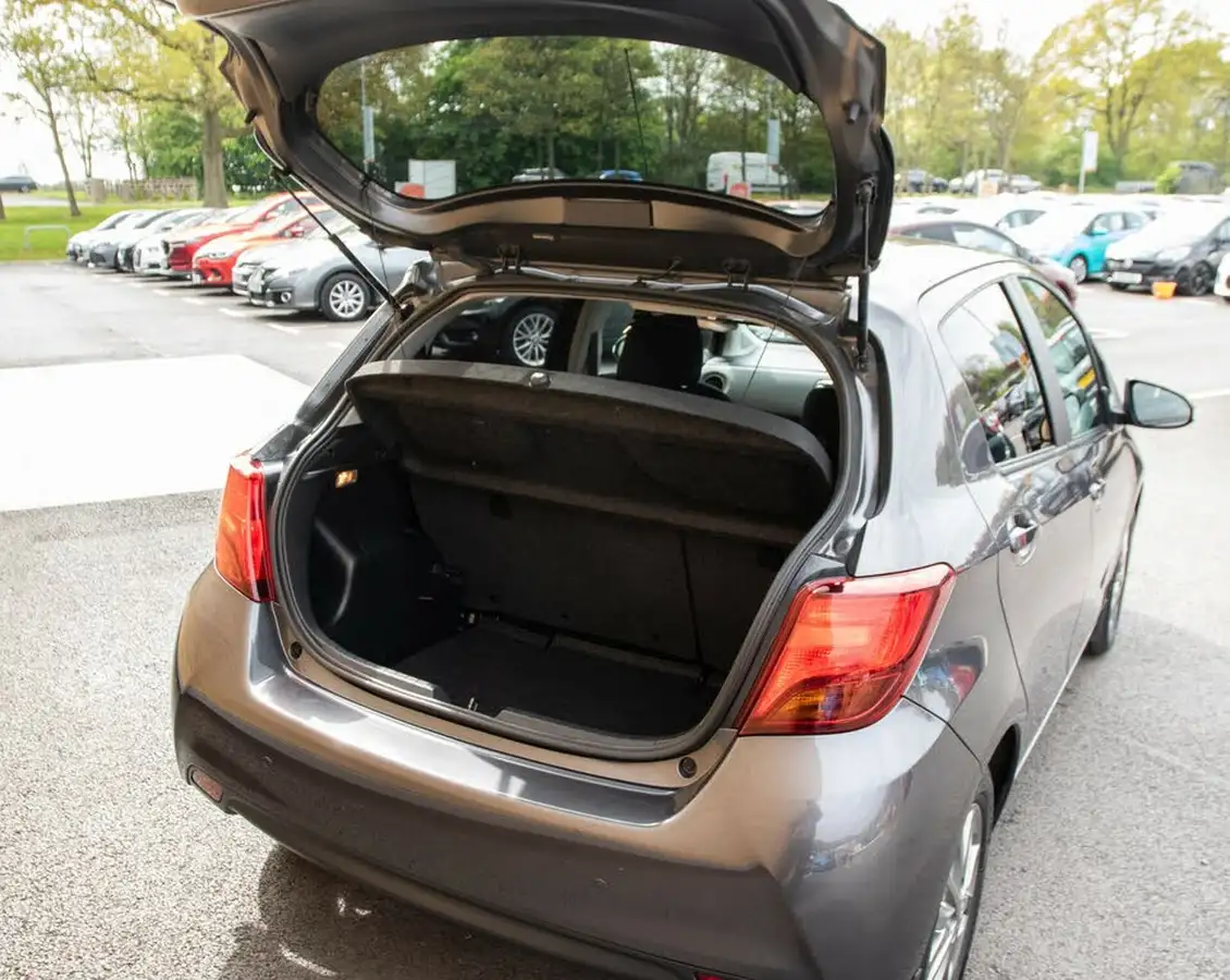 2016-toyota-yaris-133-icon-vvt-i-5d-big-32