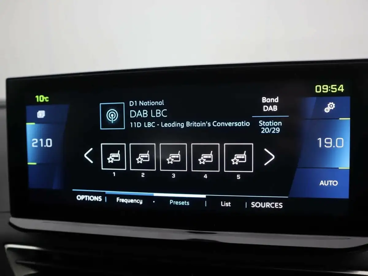 2022-peugeot-3008-suv-16-puretech-gt-premium-300bhp-4wd-hybrid4-e-eat8-big-18