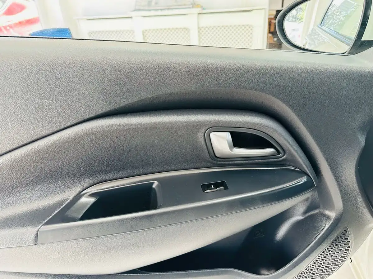 2014-kia-rio-125-vr7-5d-big-19
