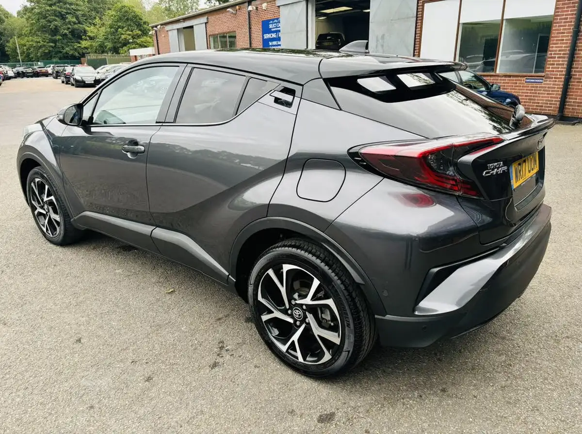 2017-toyota-c-hr-12-dynamic-big-3