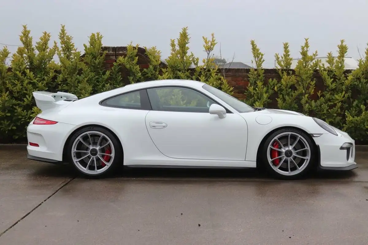 2014-porsche-911-38-gt3-big-14