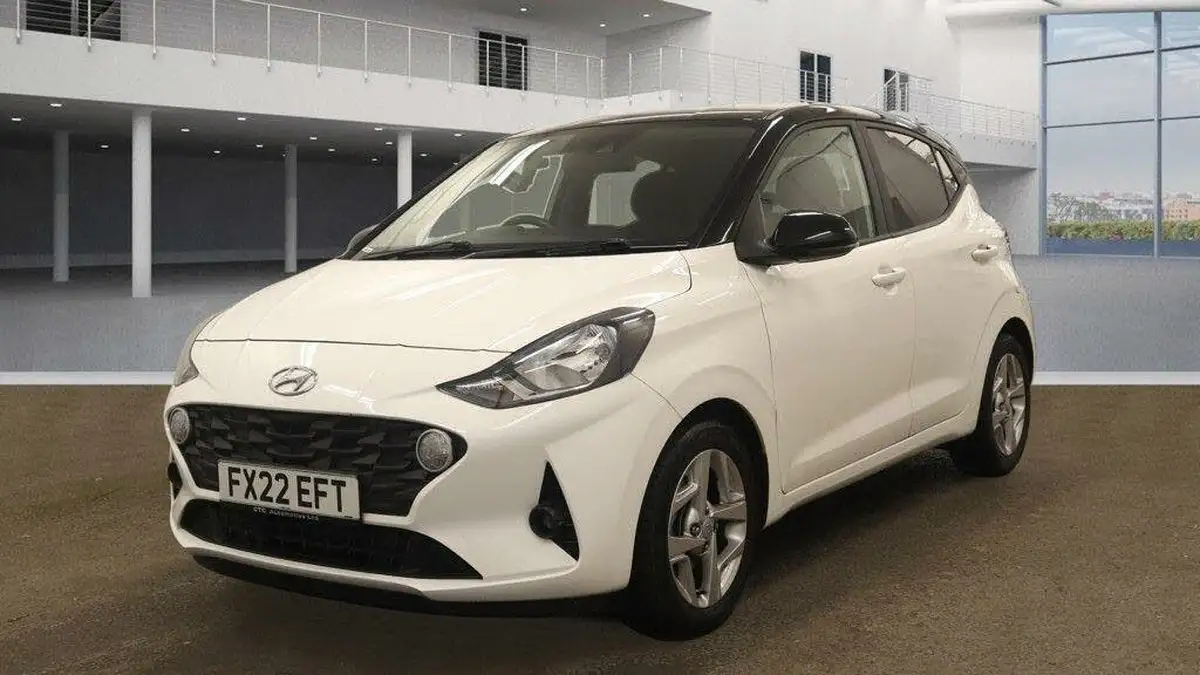 2022-hyundai-i10-12-premium-big-1