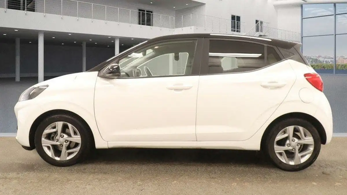 2022-hyundai-i10-12-premium-big-5