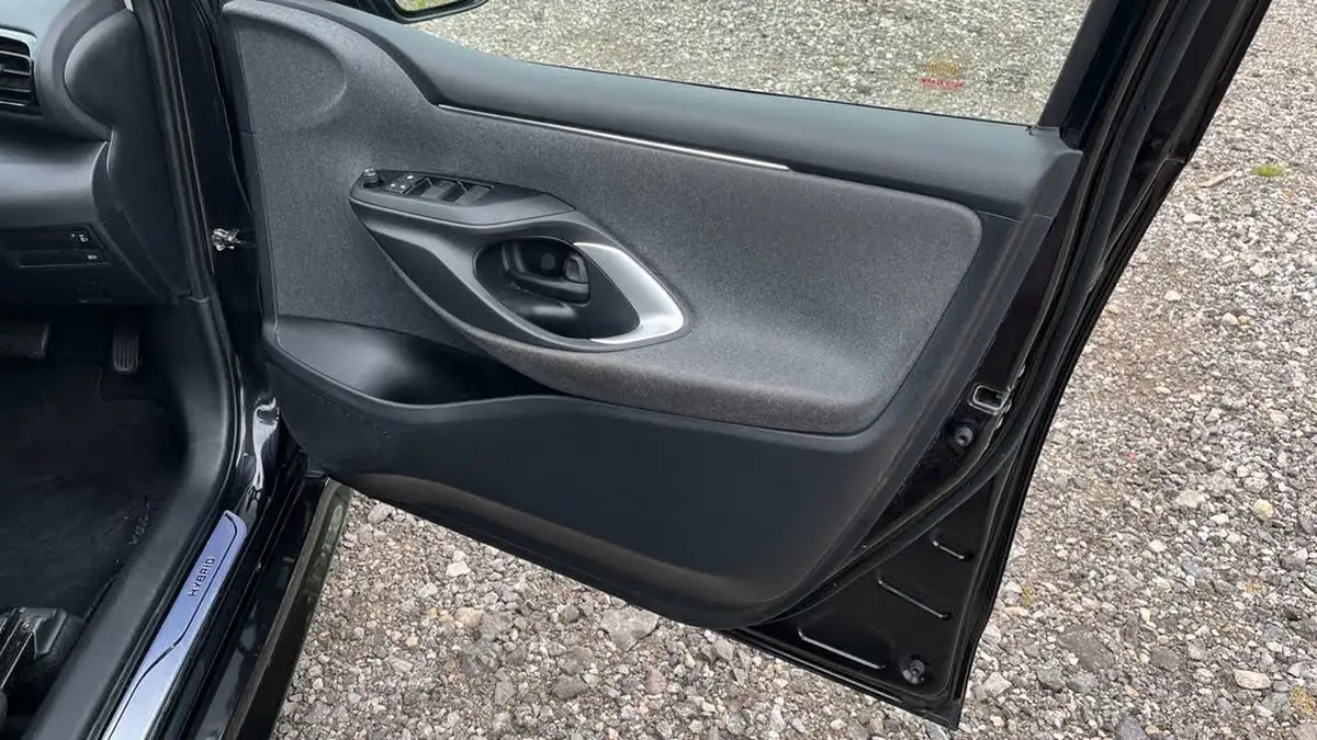 2021-toyota-yaris-15-vvt-i-design-big-21