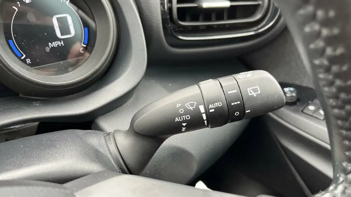 2021-toyota-yaris-15-vvt-i-design-big-49