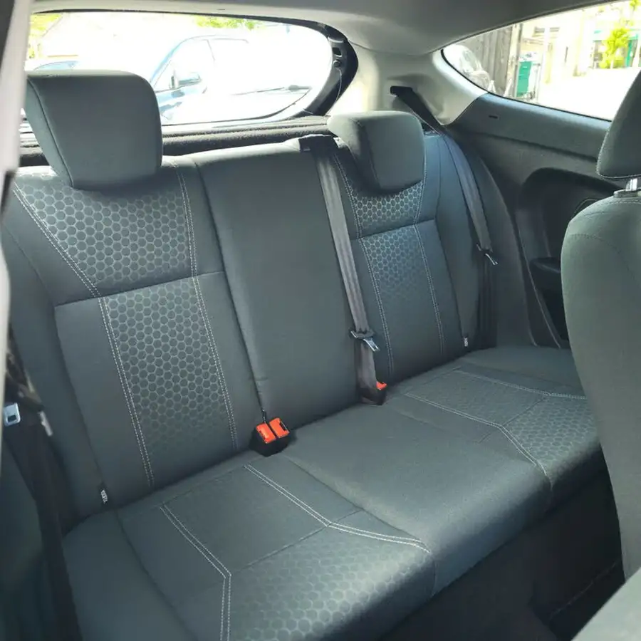 2011-ford-fiesta-14-zetec-3d-big-8