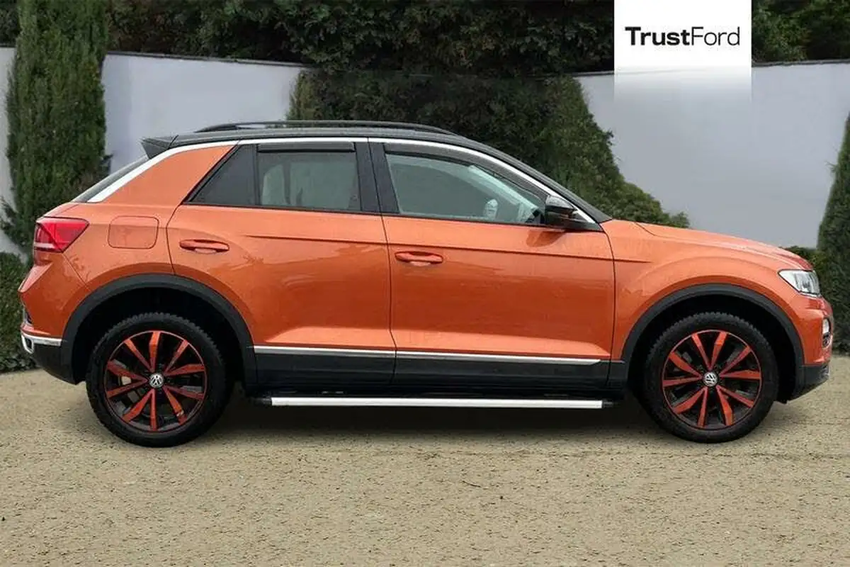 2018-volkswagen-t-roc-10-tsi-design-ss-big-2