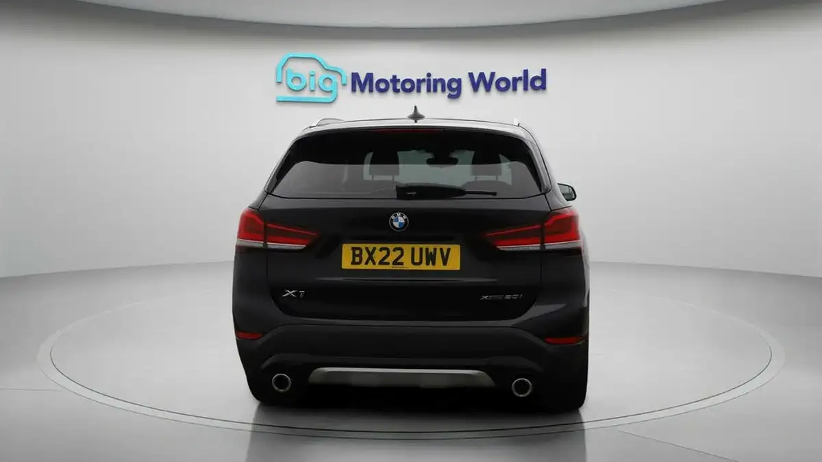 2022-bmw-x1-20-xdrive20i-xline-big-6