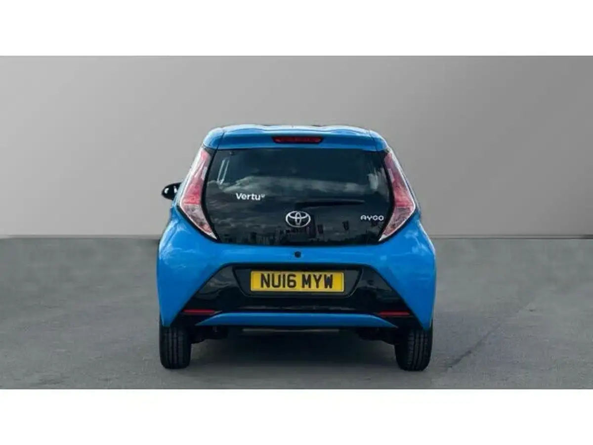 2016-toyota-aygo-10-vvt-i-x-cite-2-cyan-5d-big-5