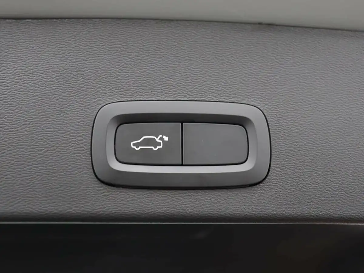 2023-volvo-xc40-20-b3-core-big-20