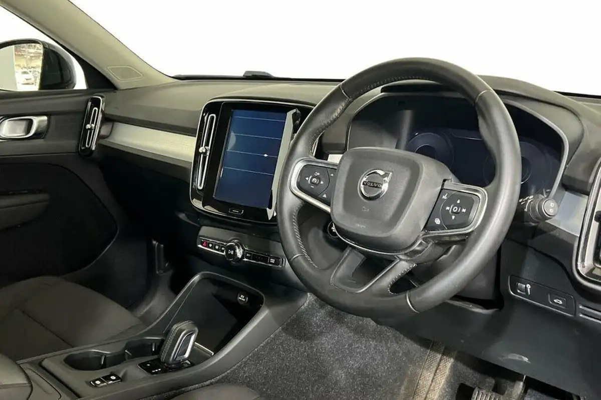 2020-volvo-xc40-20td-d3-momentum-geartronic-big-6