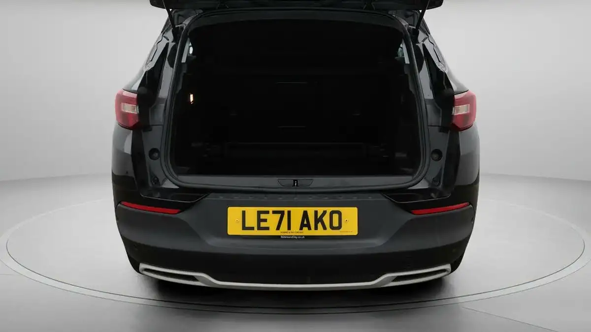 2021-vauxhall-grandland-x-15td-elite-nav-big-17