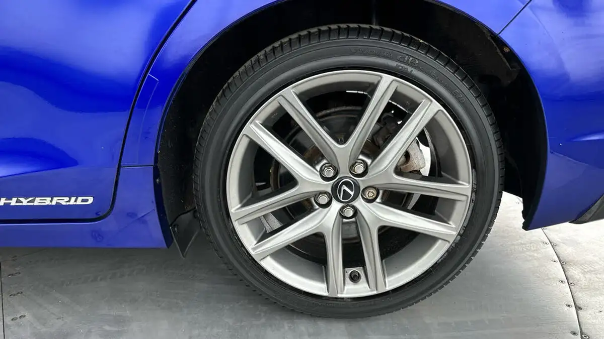 2018-lexus-ct-200h-18-f-sport-big-17
