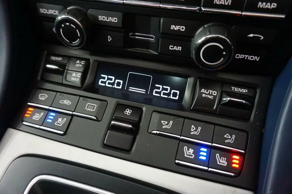 2015-porsche-911-38-turbo-coupe-big-33