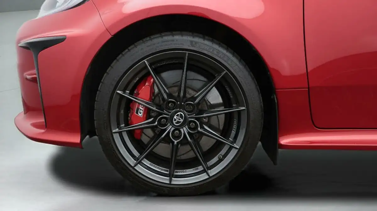 2022-toyota-yaris-16-gr-circuit-pack-big-18