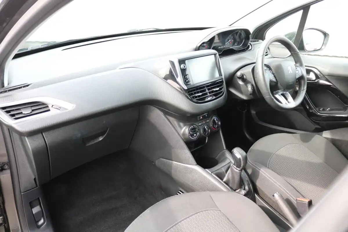 2019-peugeot-208-12-puretech-active-82bhp-ss-big-12