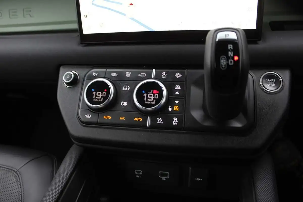2023-land-rover-110-defender-30-d300-75th-edition-big-9
