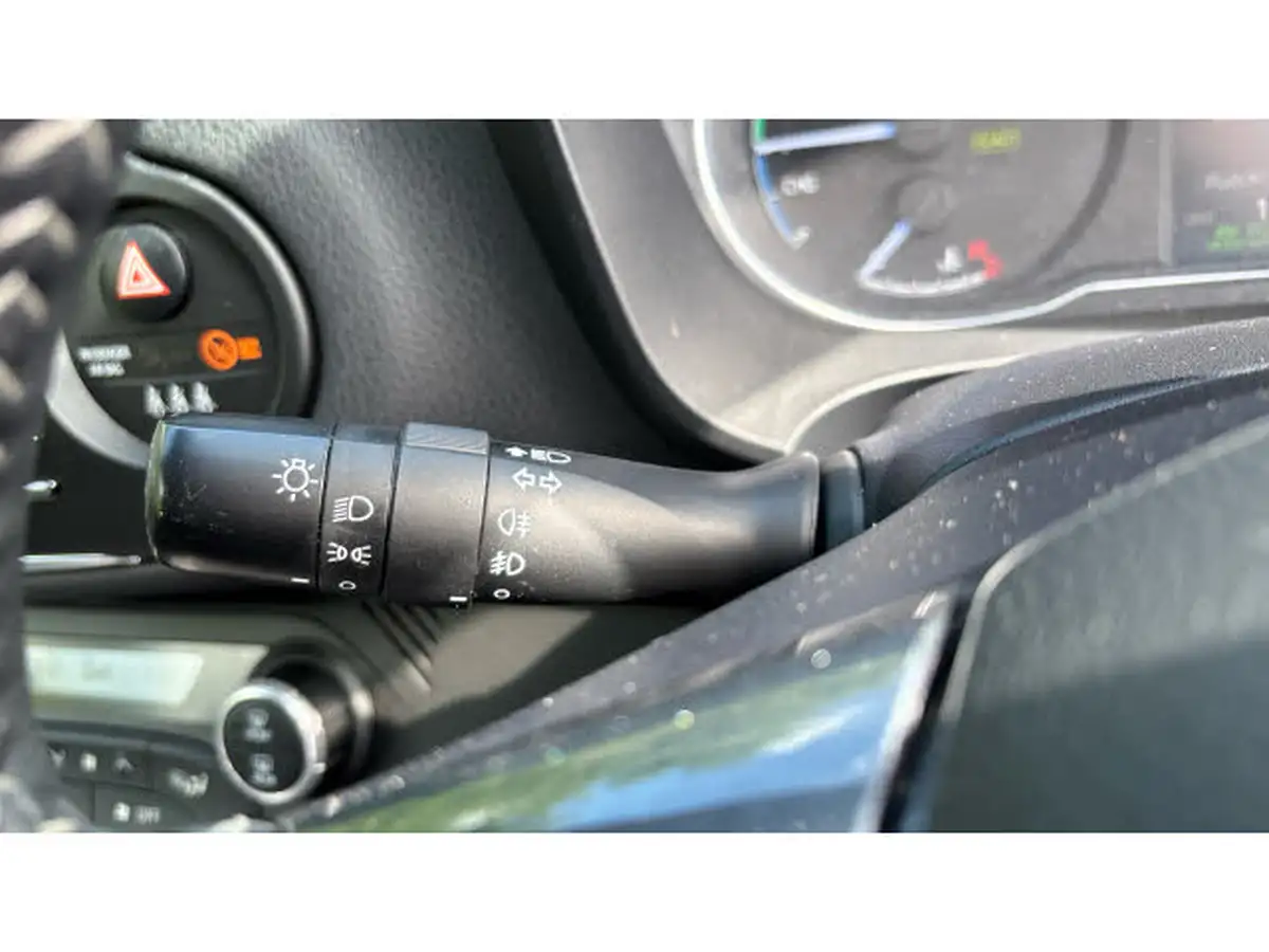 2020-toyota-yaris-15-vvt-i-y20-98bhp-hybrid-1497cc-e-cvt-big-24
