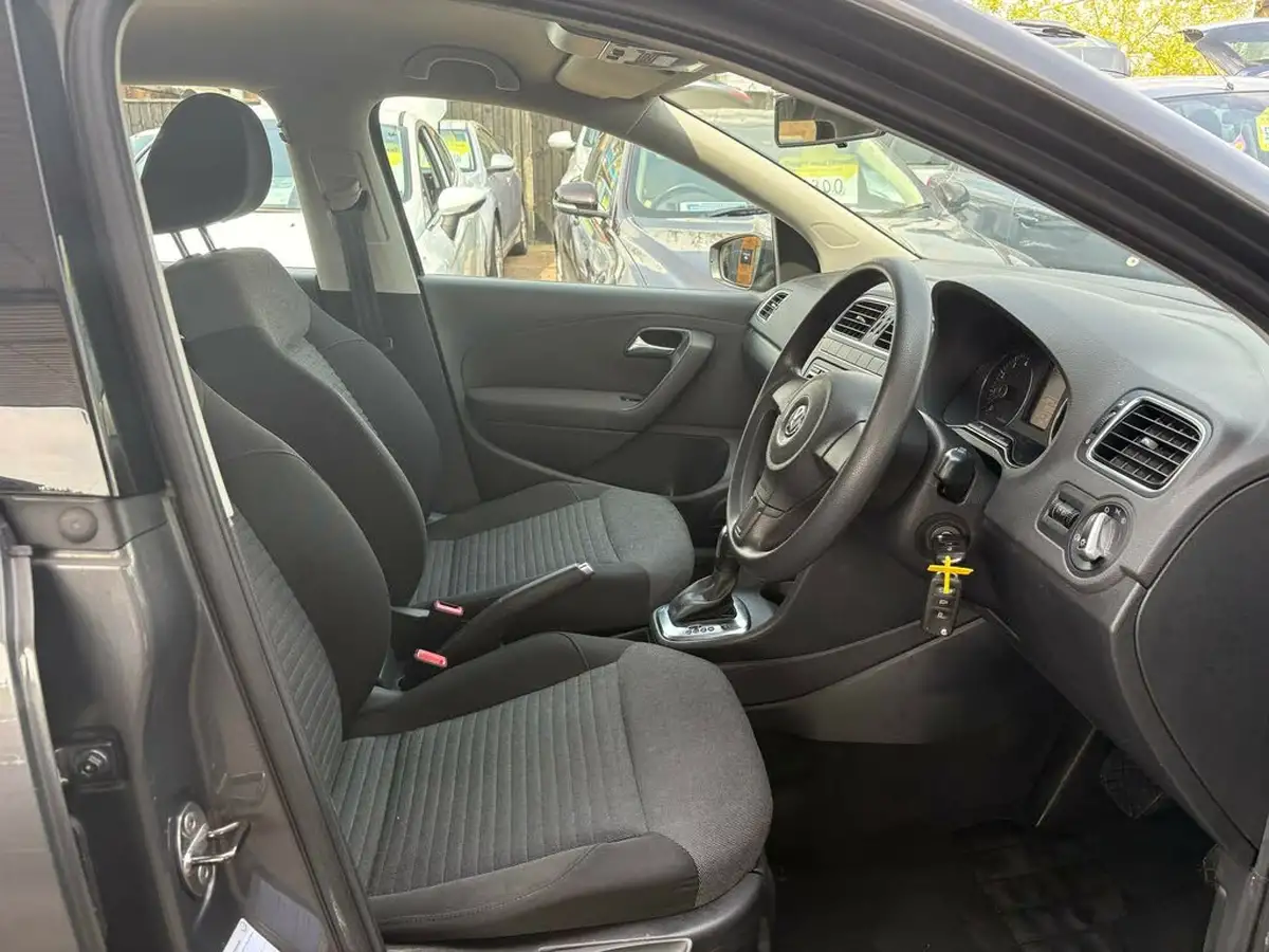 2010-volkswagen-polo-14-se-86ps-5d-dsg-big-8