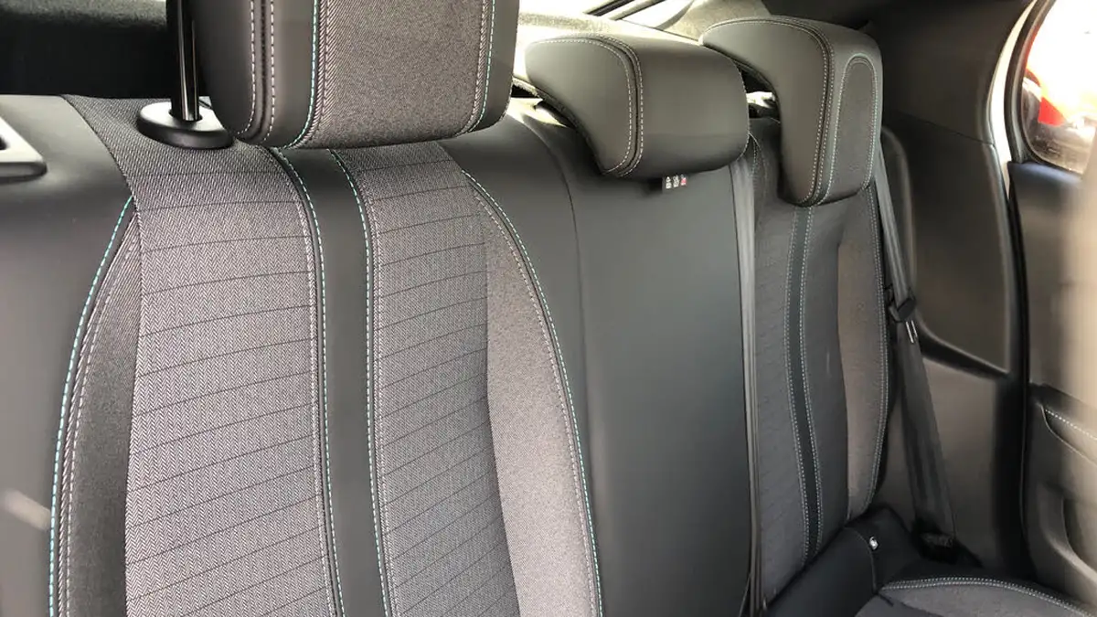 2023-peugeot-208-12-puretech-allure-premium-100ps-big-24