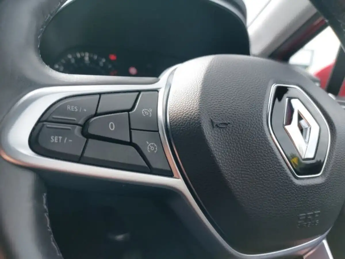 2020-renault-clio-10-sce-iconic-75bhp-big-15